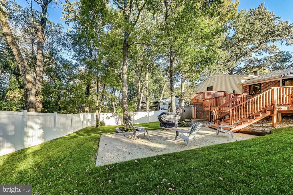 6816 Mayo Ct