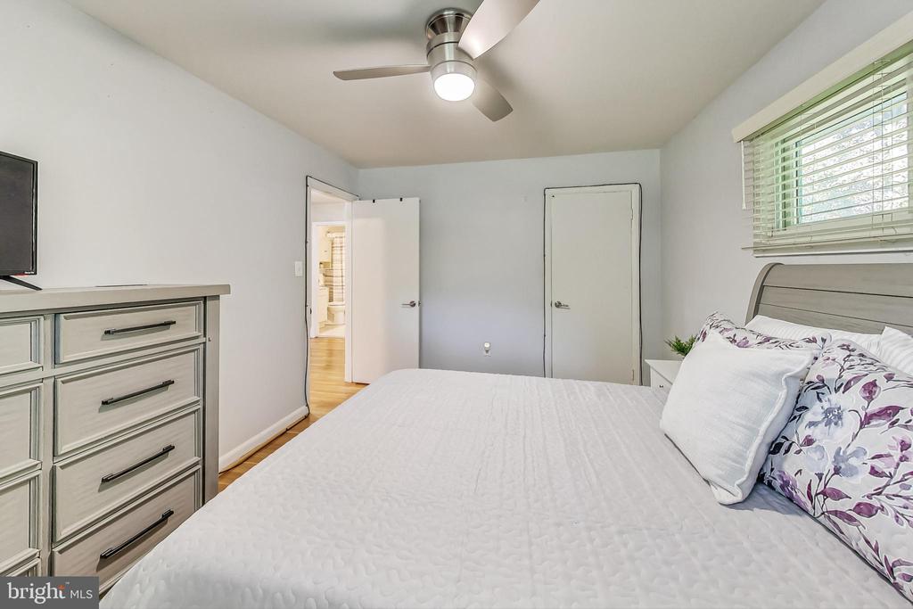 6816 Mayo Ct
