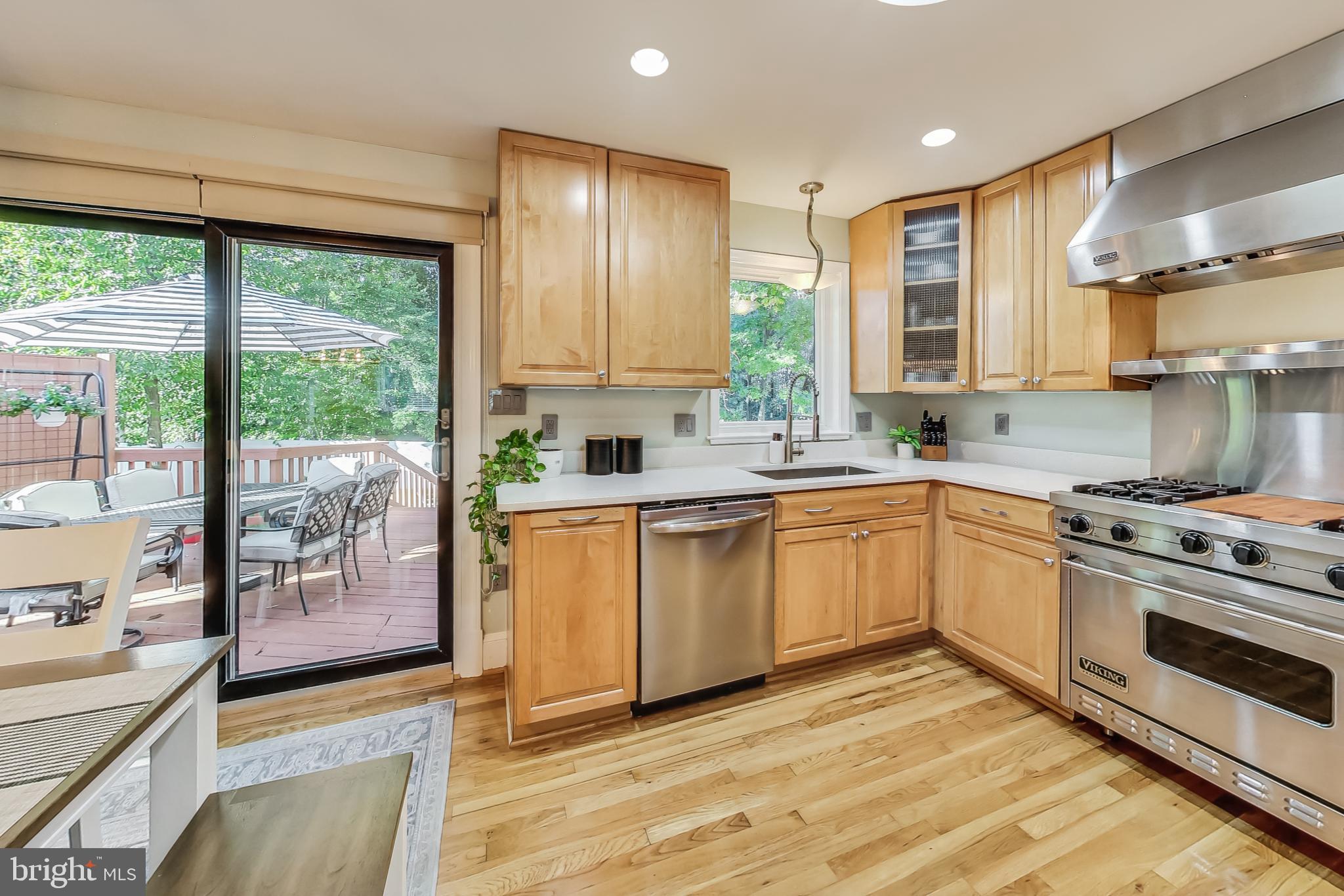 6816 Mayo Ct