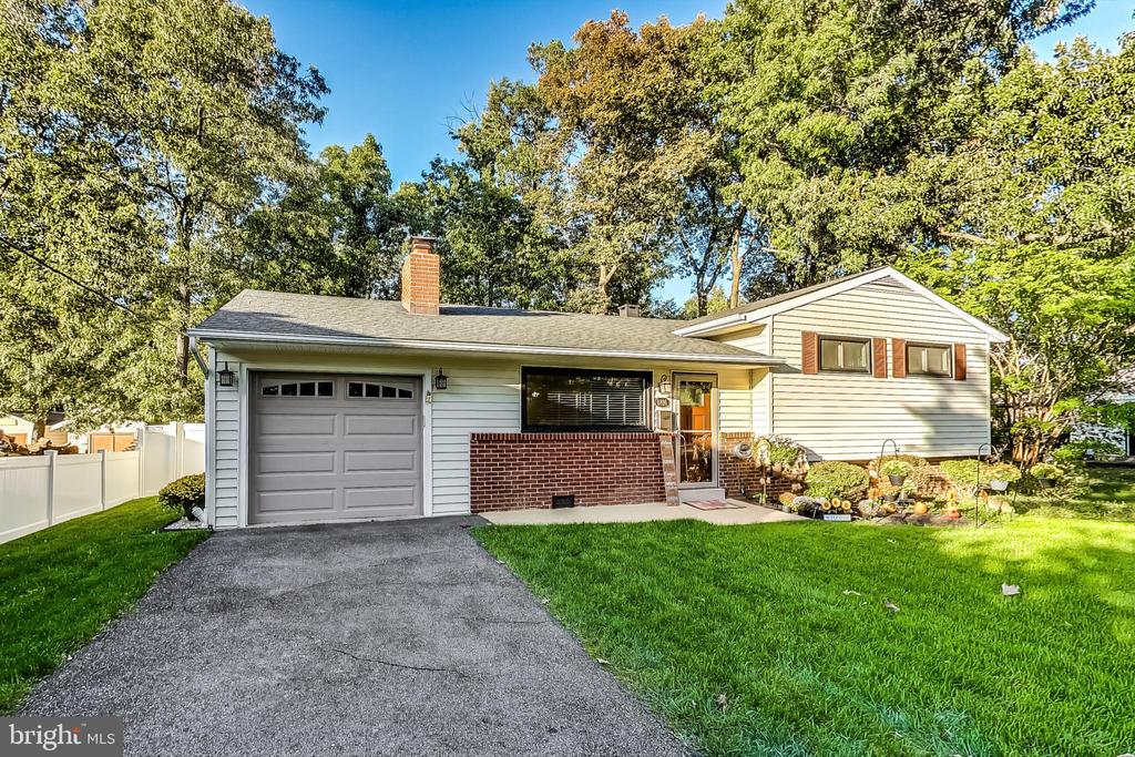 6816 Mayo Ct