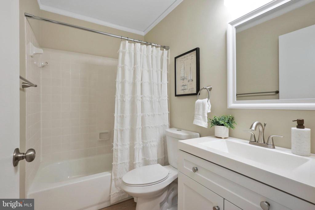 7470 Laurel Oak Ct