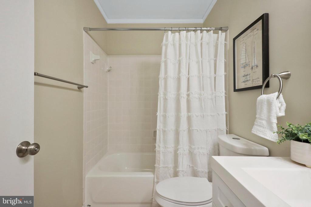 7470 Laurel Oak Ct