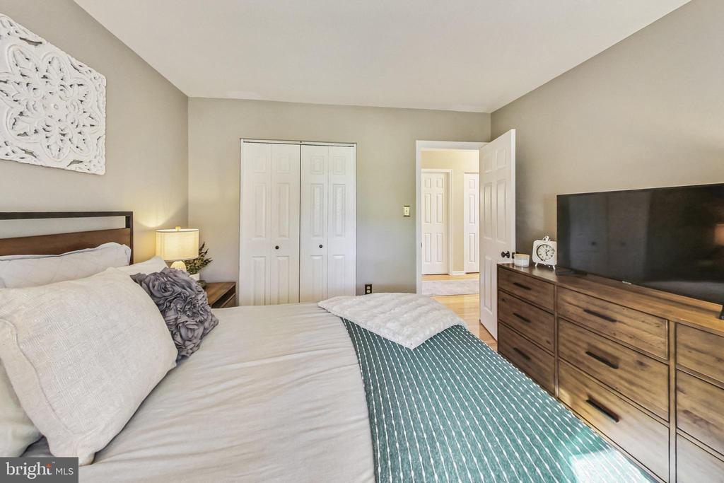 8090 Sleepy View Ln