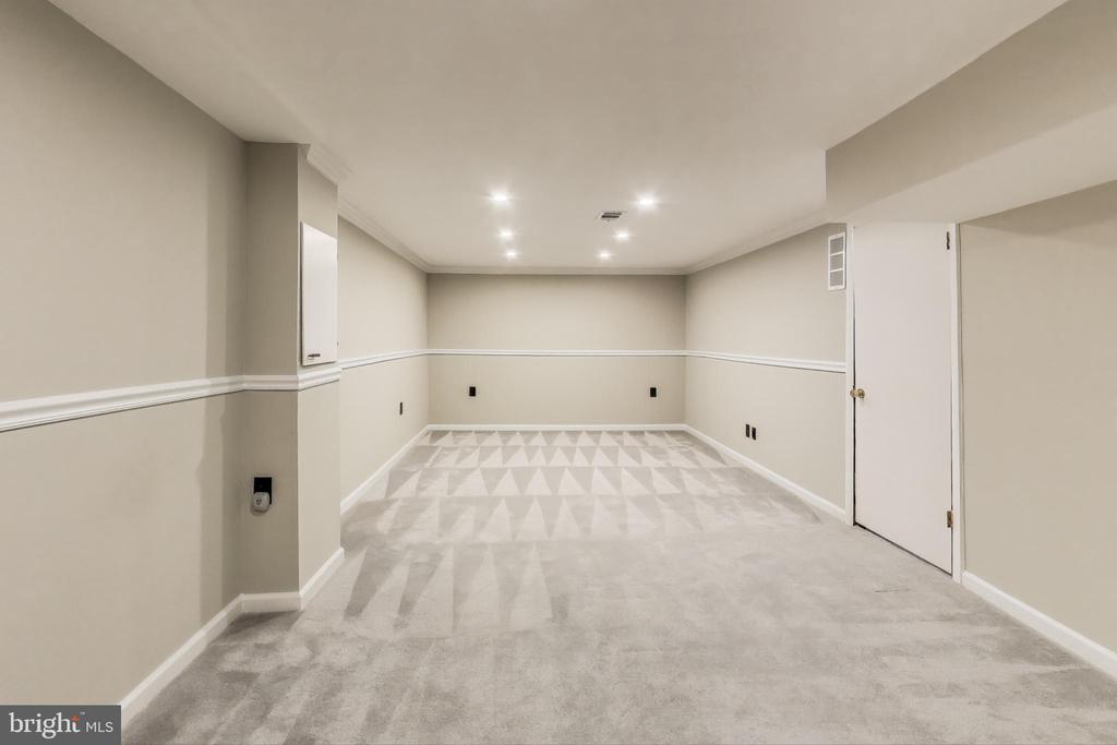 9023 Brook Ford Rd