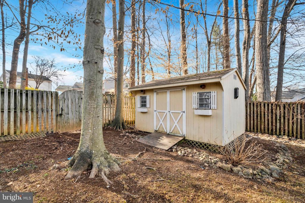 9023 Brook Ford Rd