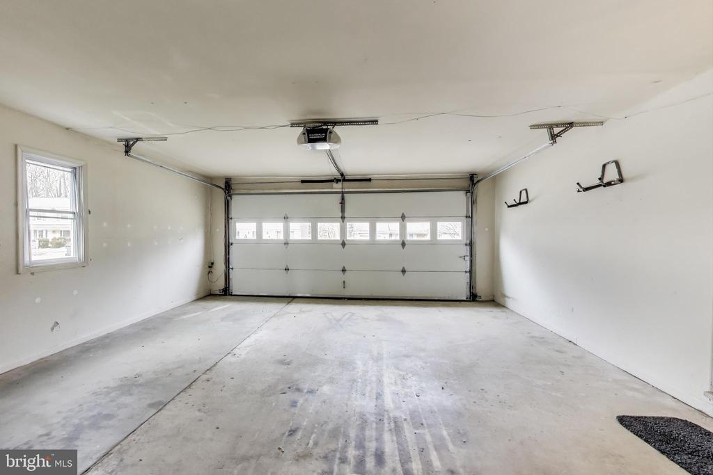 9023 Brook Ford Rd