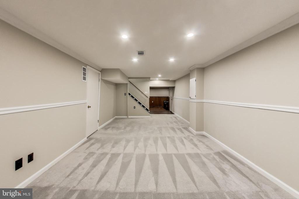 9023 Brook Ford Rd