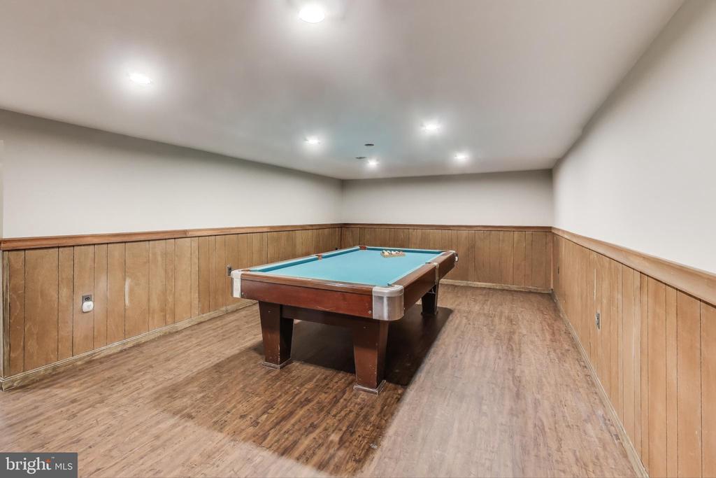9023 Brook Ford Rd