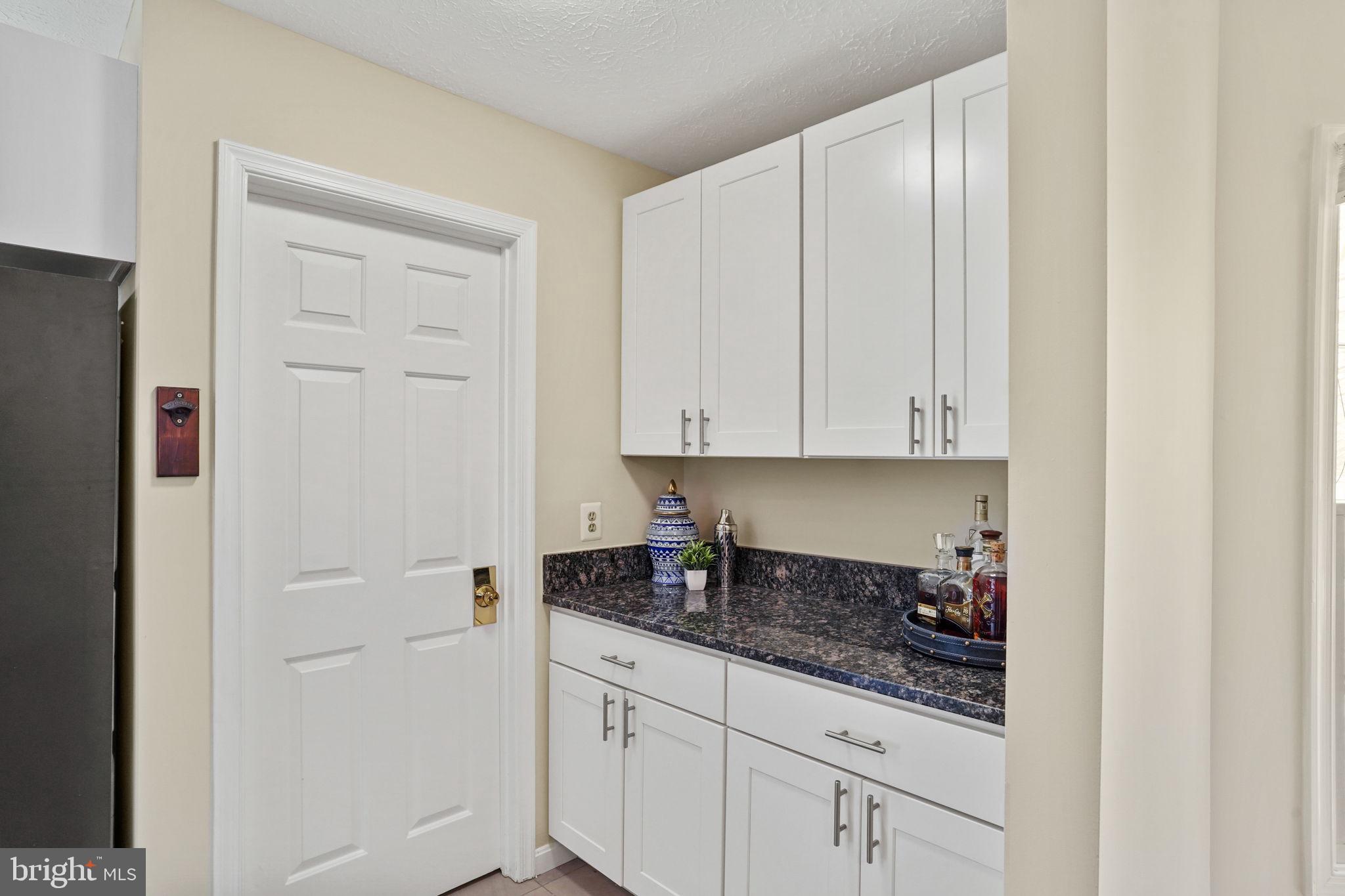 9403 Wooded Glen Ave