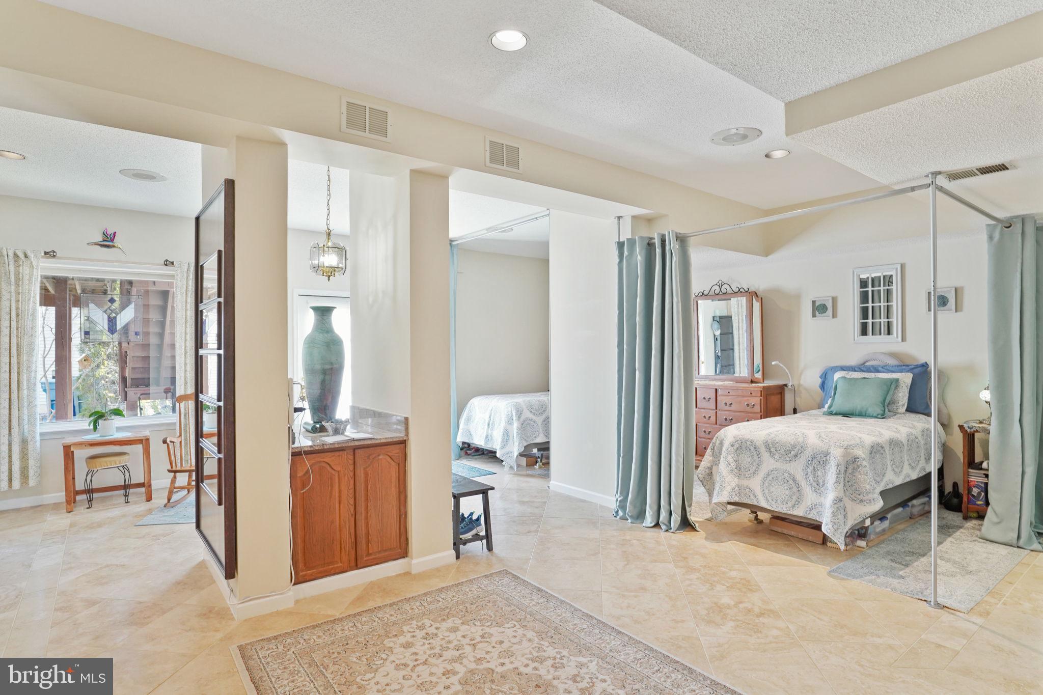 9403 Wooded Glen Ave