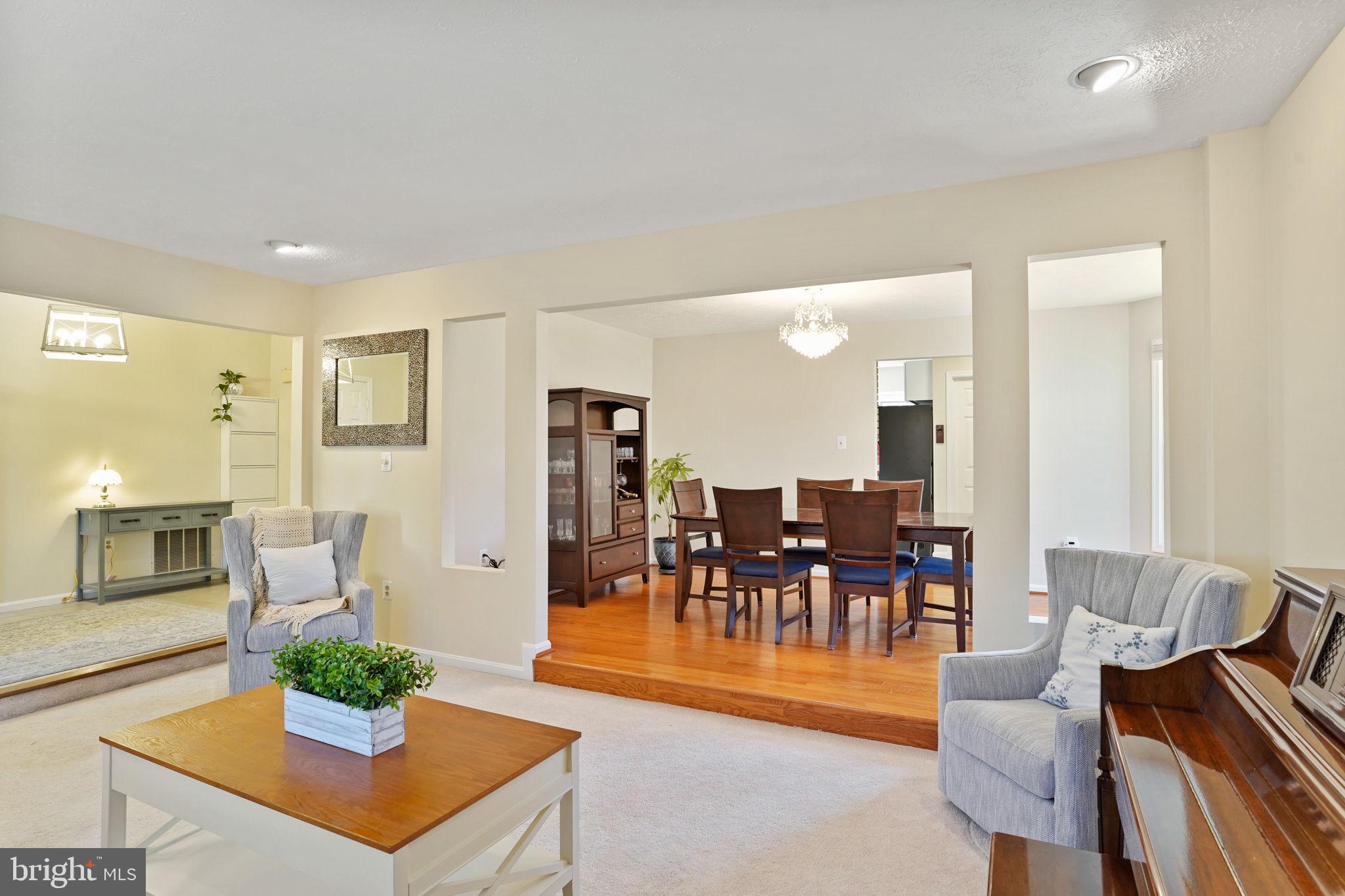 9403 Wooded Glen Ave