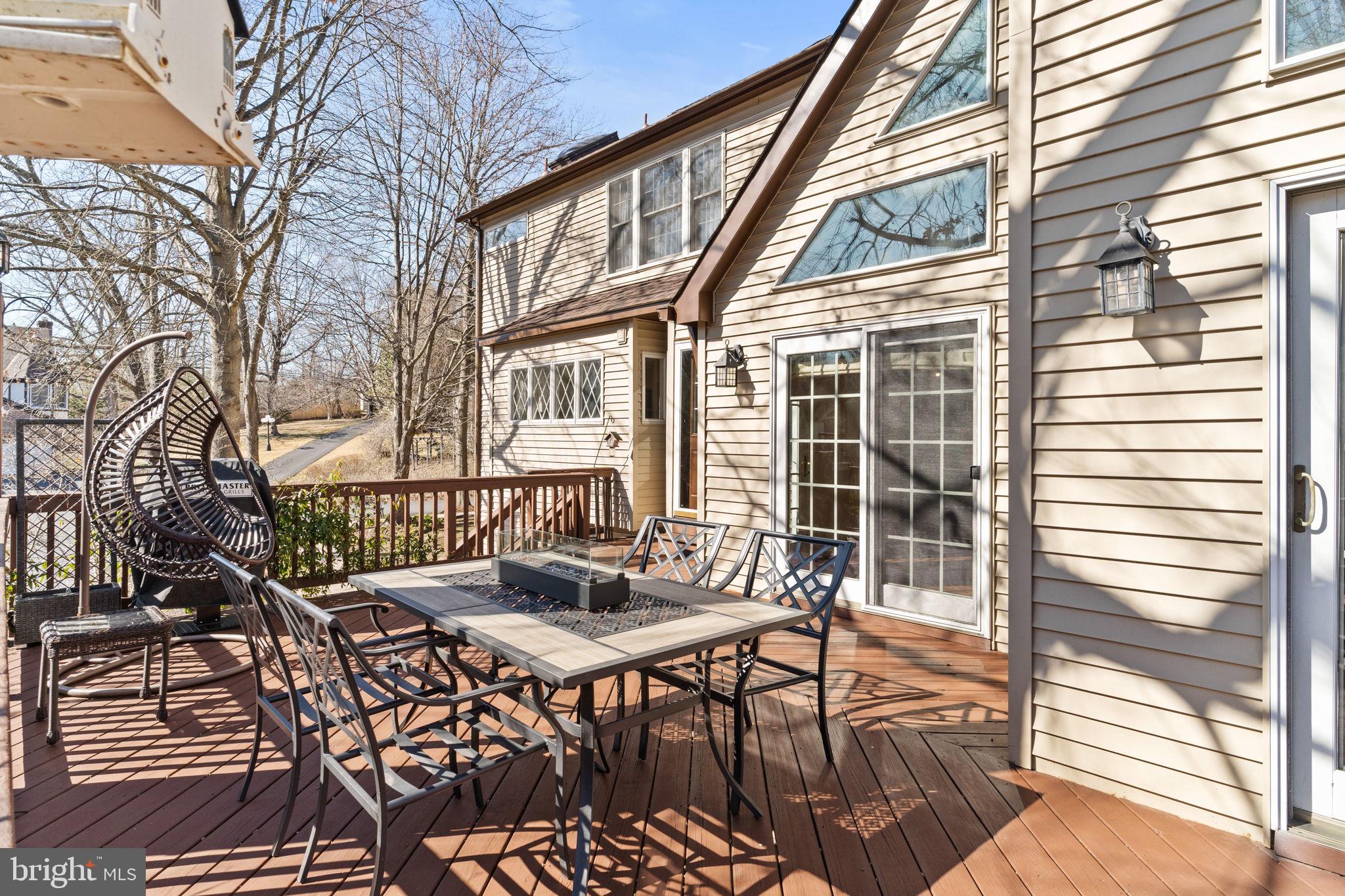 9403 Wooded Glen Ave