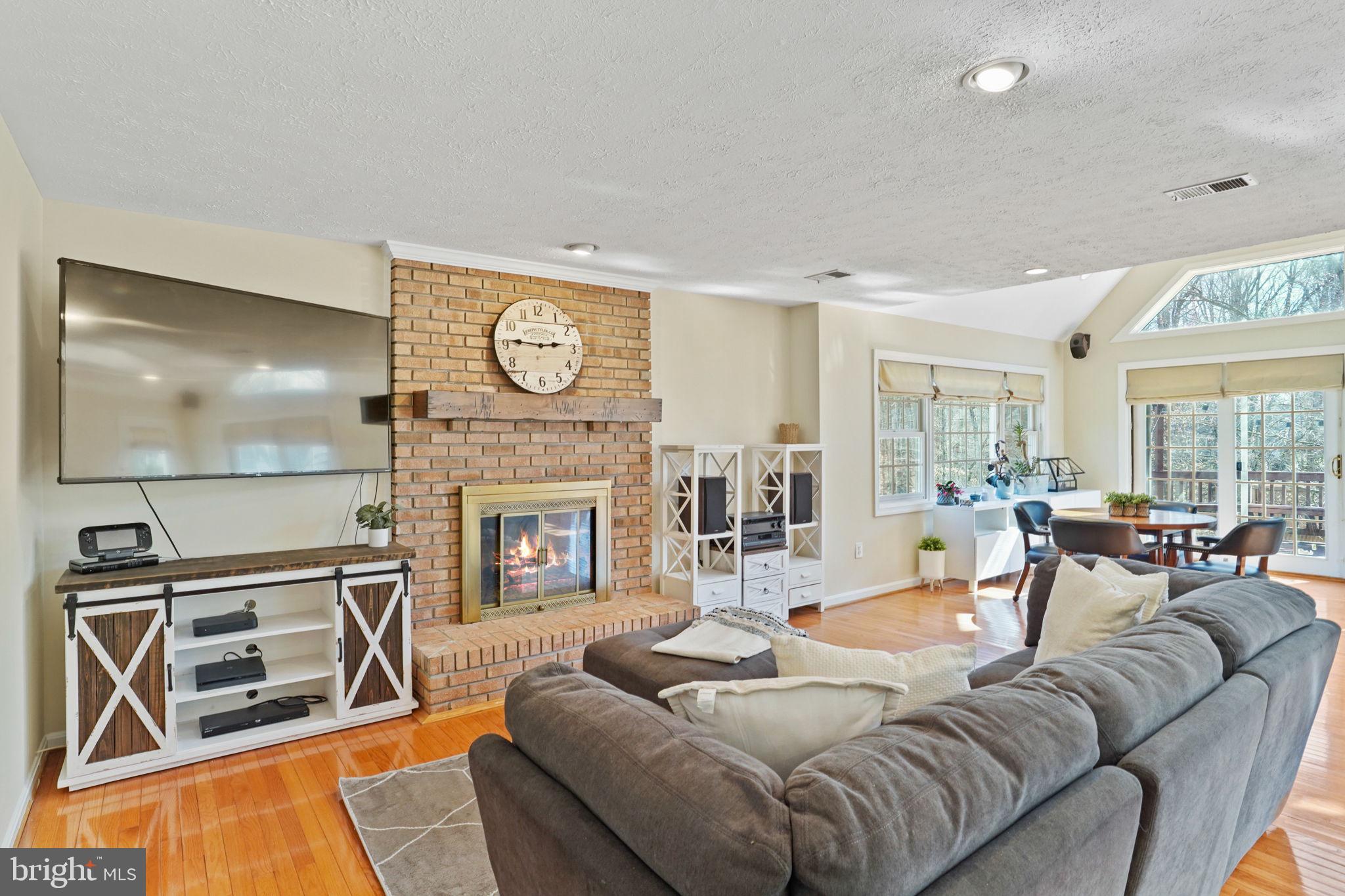 9403 Wooded Glen Ave