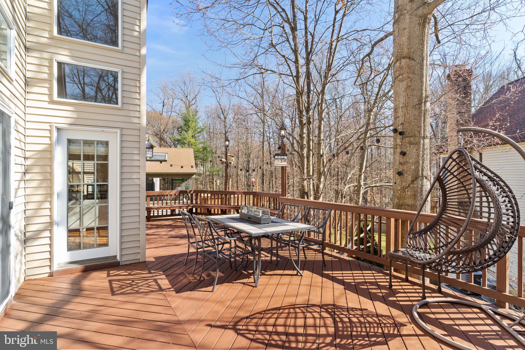 9403 Wooded Glen Ave