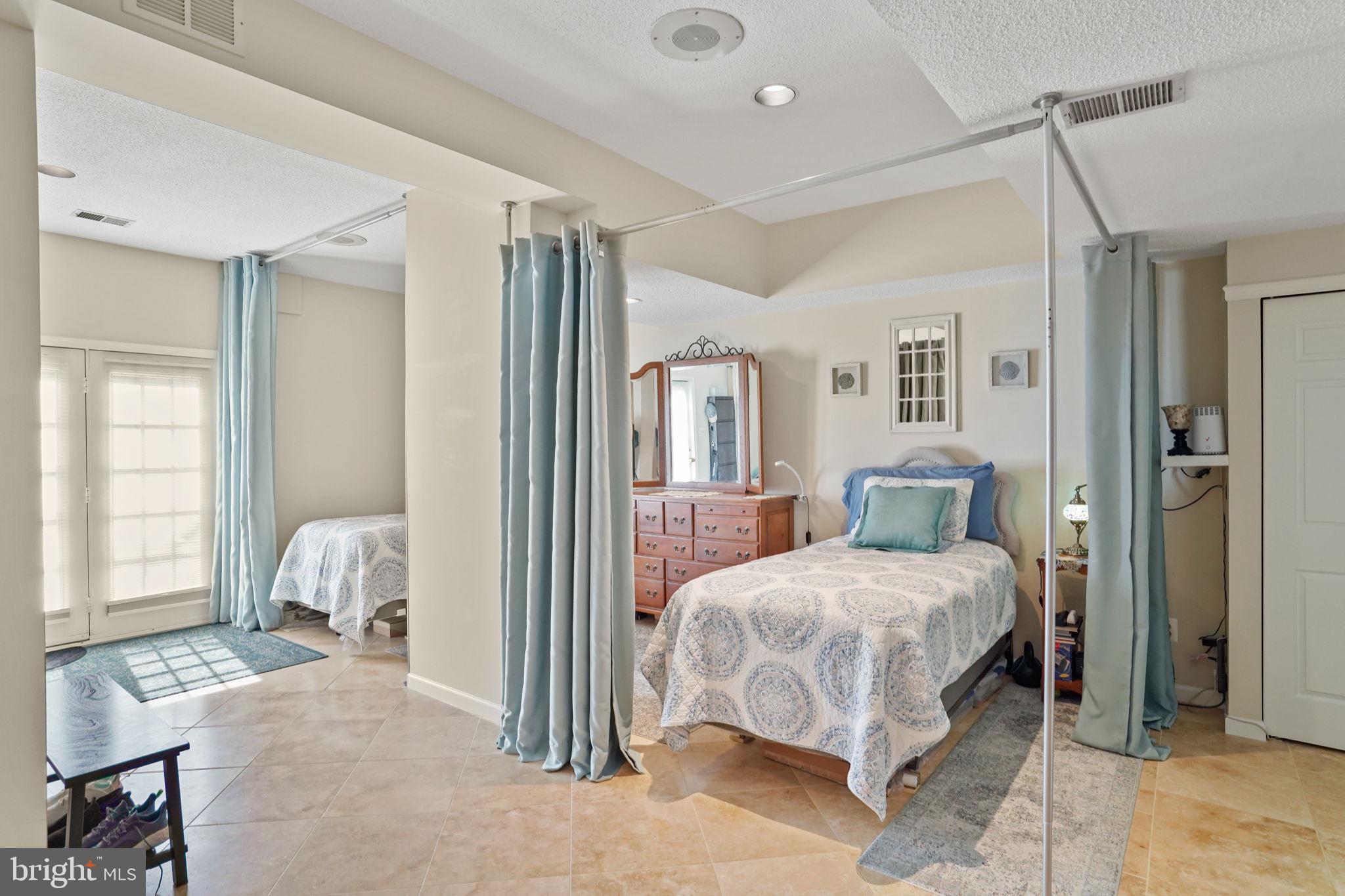 9403 Wooded Glen Ave
