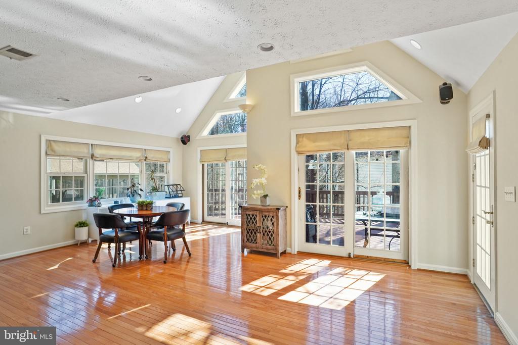 9403 Wooded Glen Ave