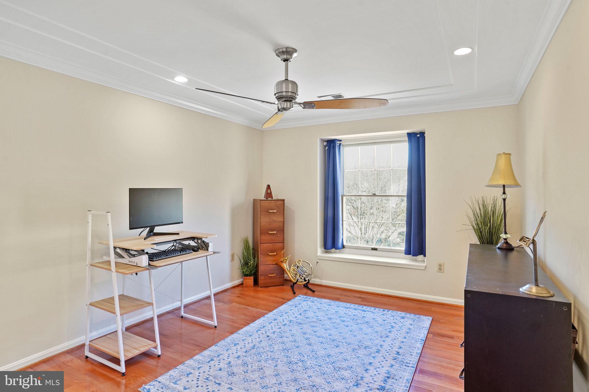 9403 Wooded Glen Ave