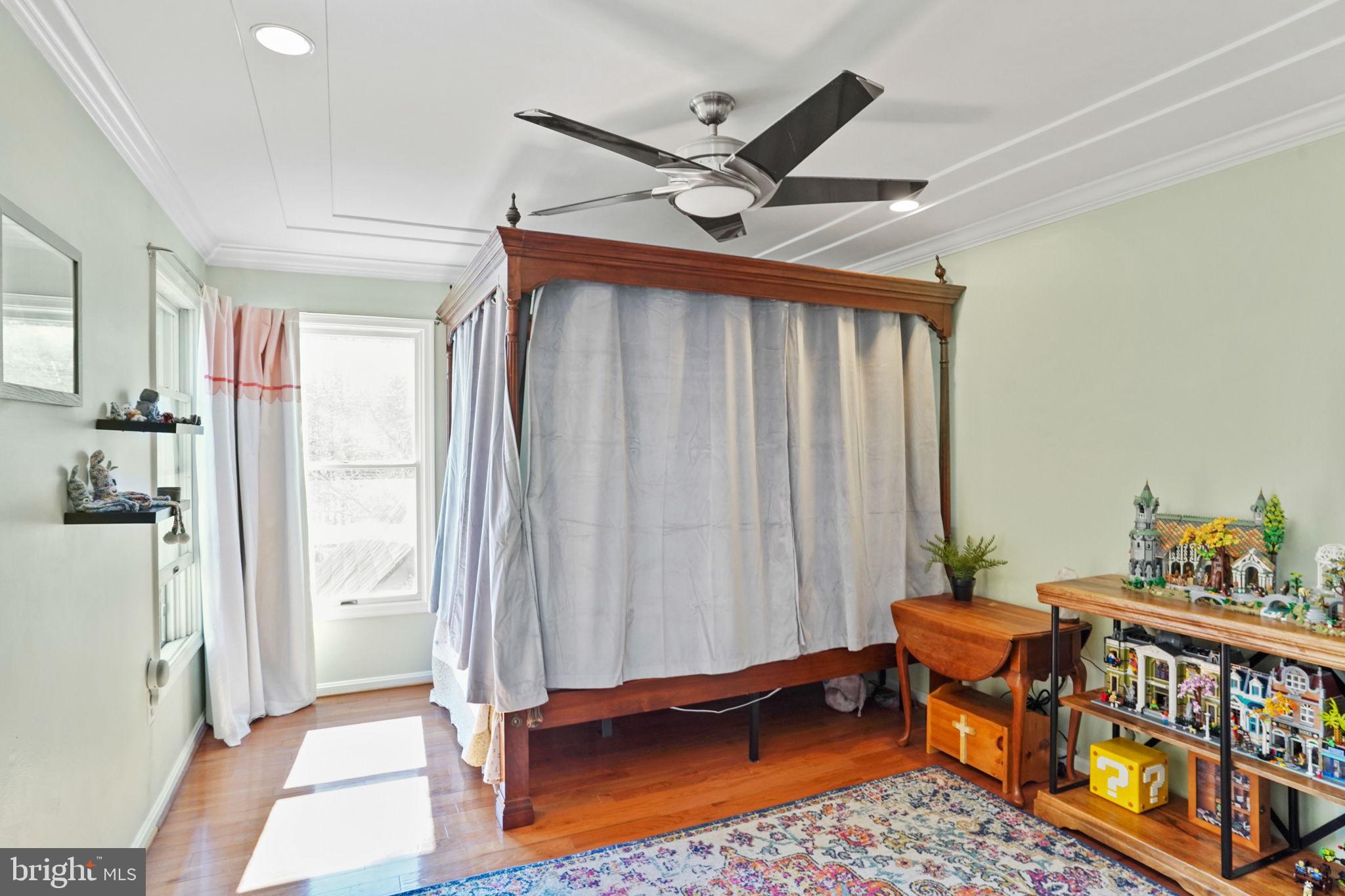 9403 Wooded Glen Ave