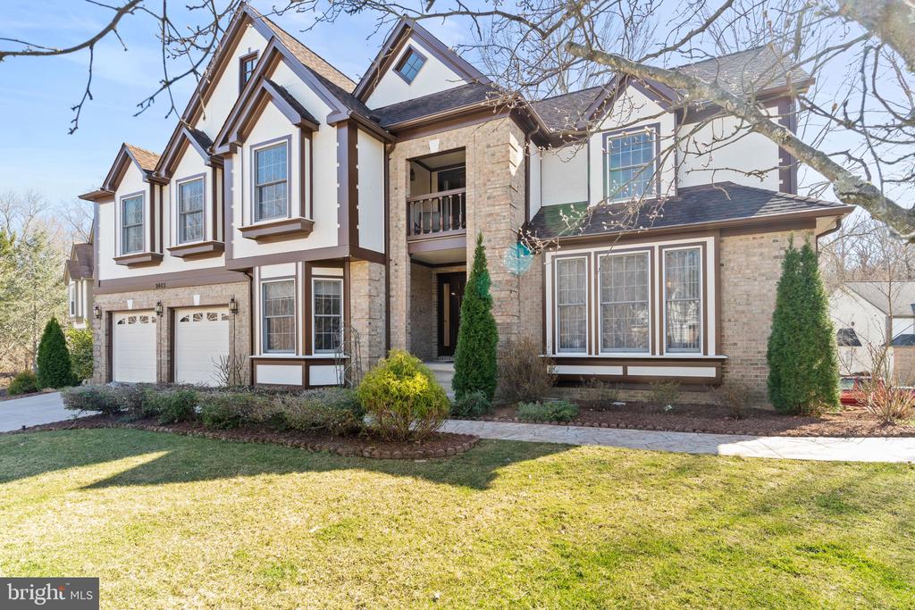 9403 Wooded Glen Ave