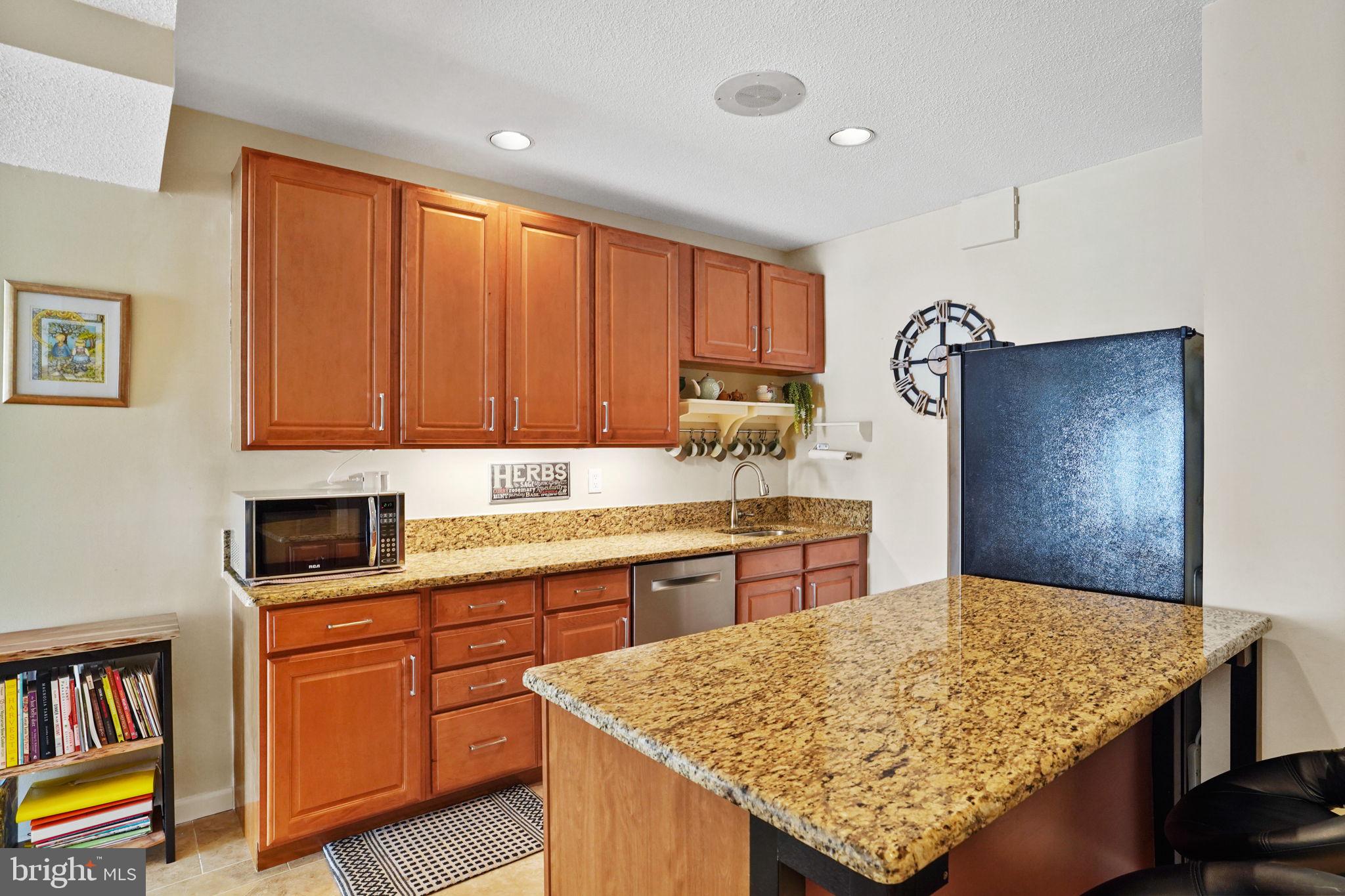 9403 Wooded Glen Ave