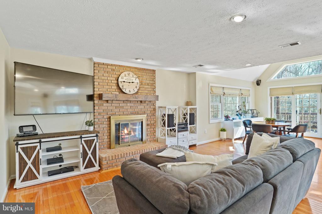 9403 Wooded Glen Ave