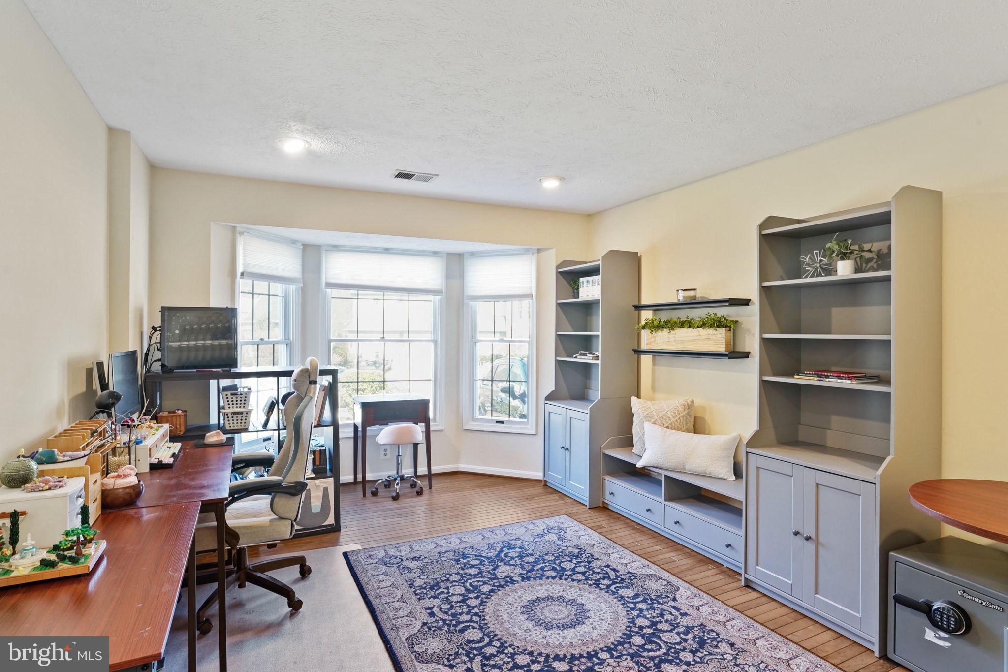 9403 Wooded Glen Ave