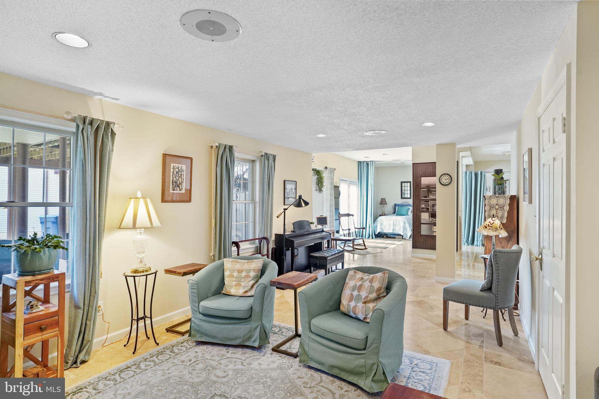 9403 Wooded Glen Ave