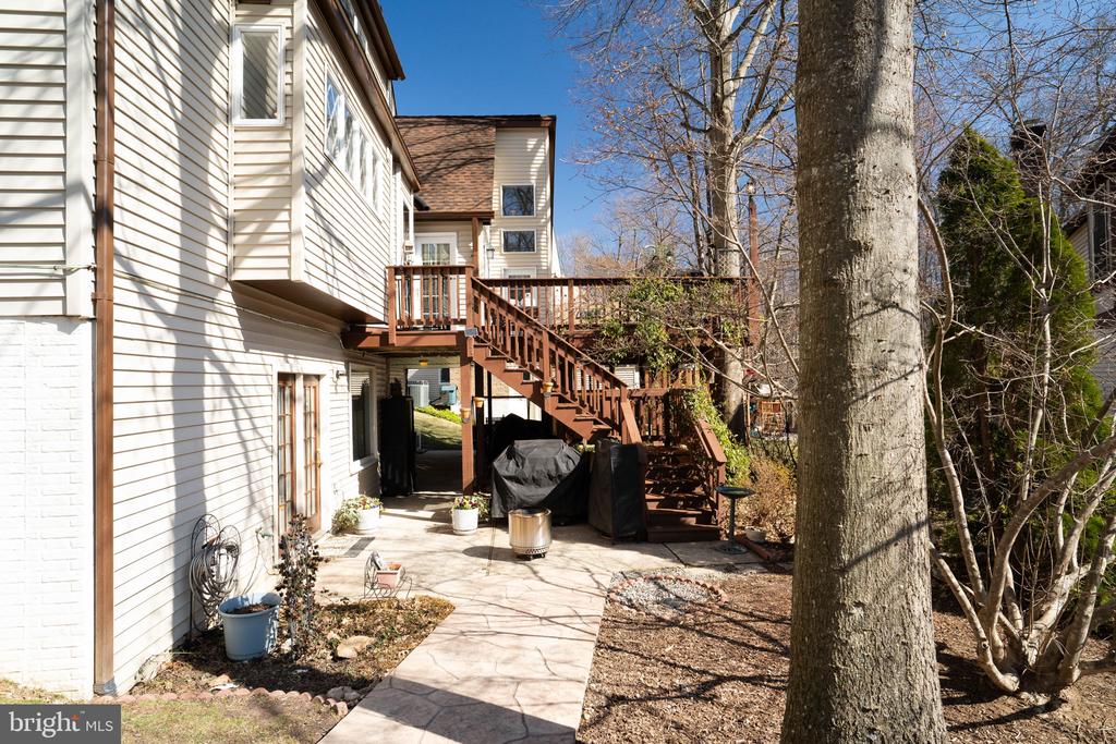 9403 Wooded Glen Ave
