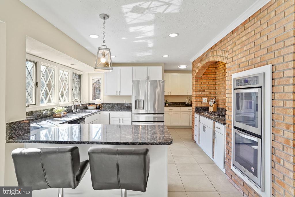 9403 Wooded Glen Ave