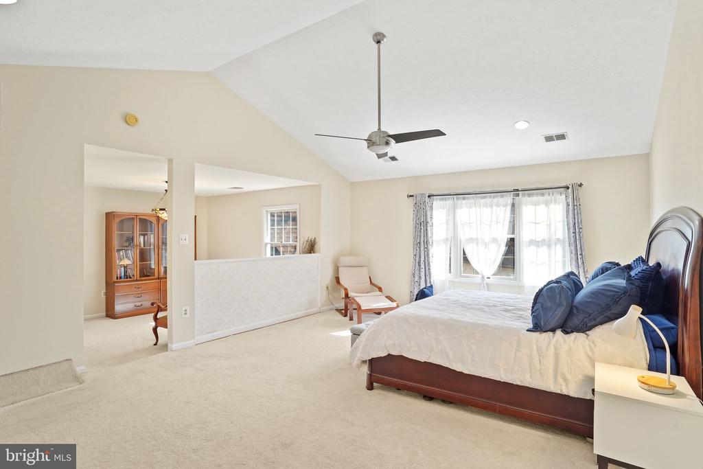 9403 Wooded Glen Ave