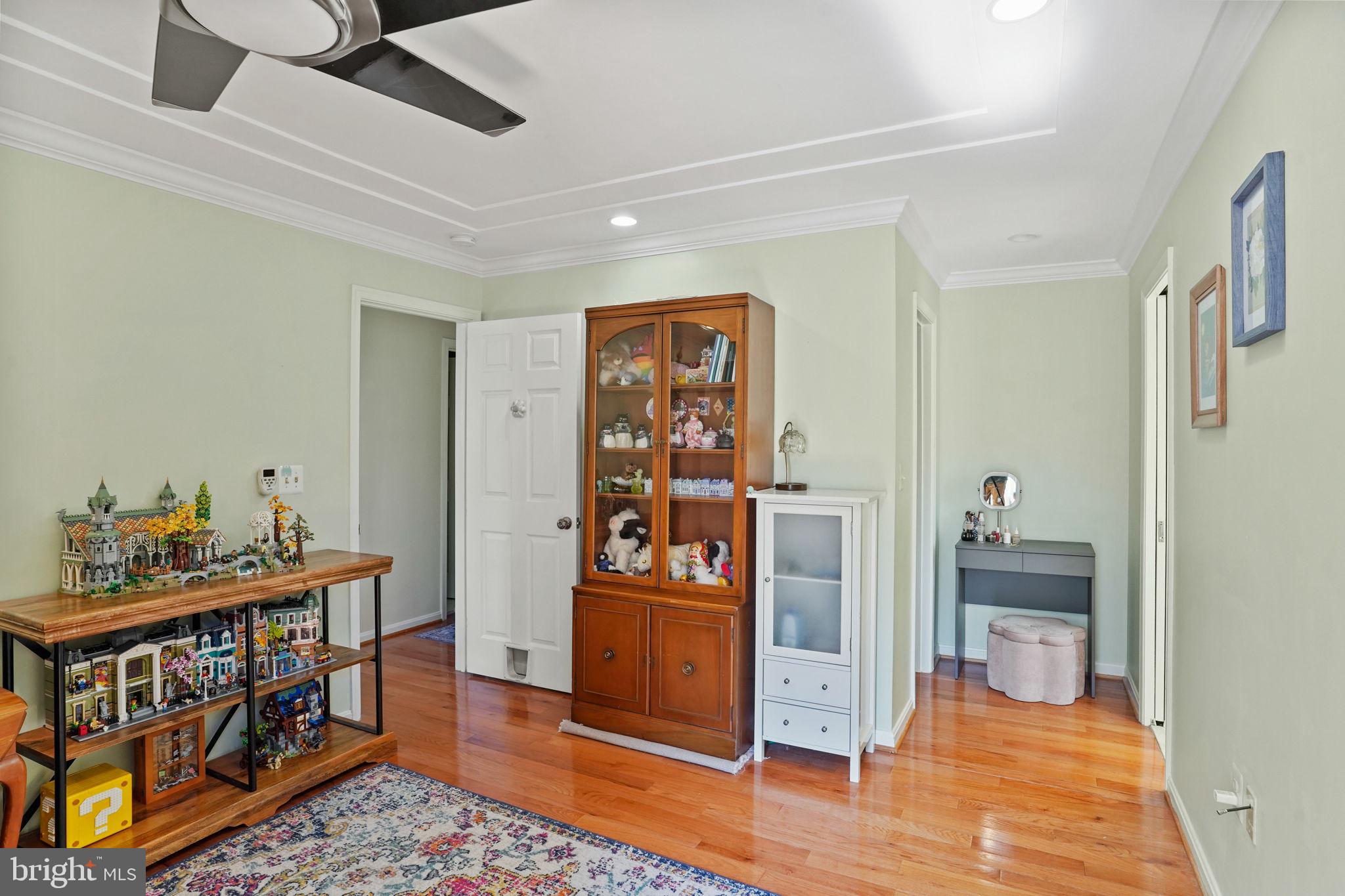 9403 Wooded Glen Ave