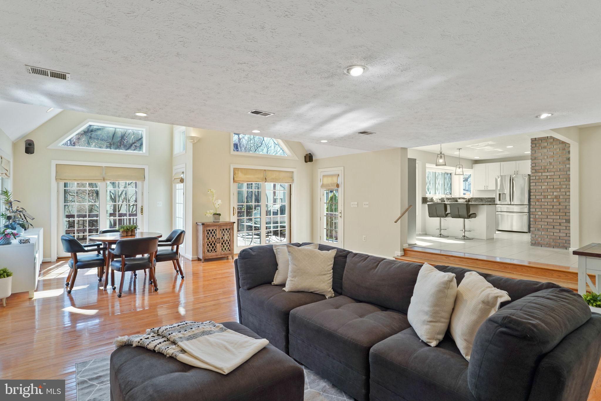 9403 Wooded Glen Ave