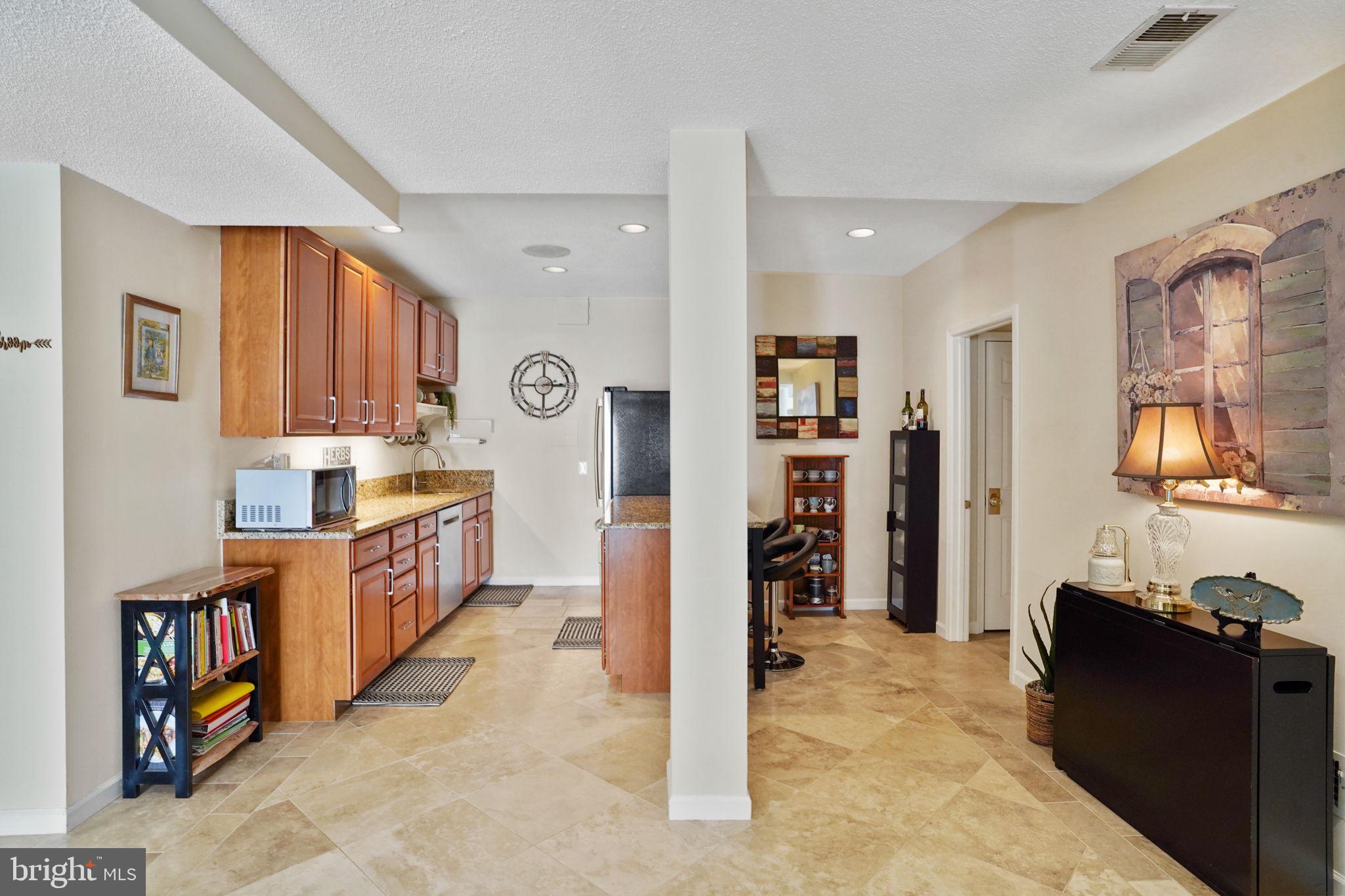 9403 Wooded Glen Ave