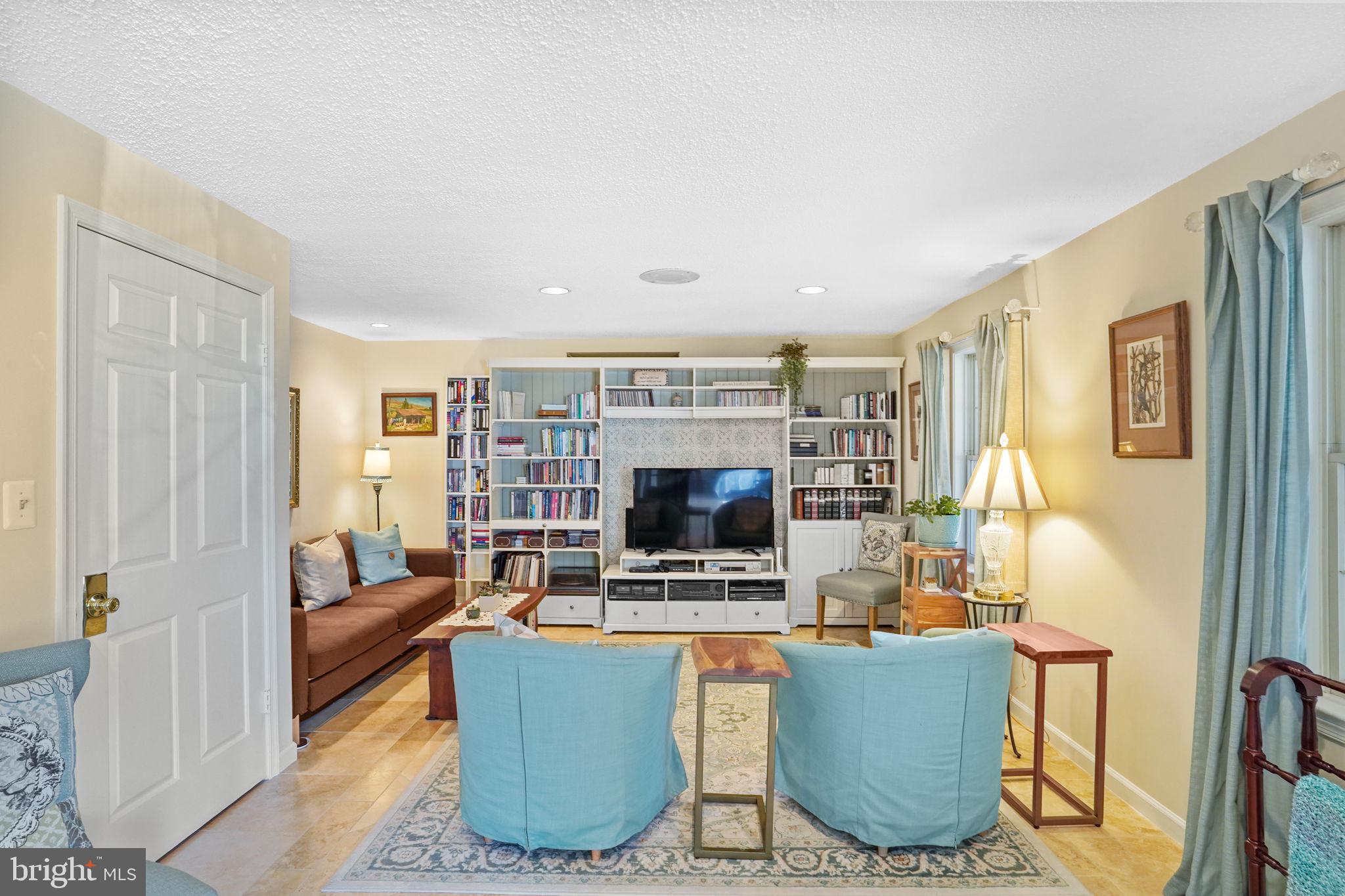 9403 Wooded Glen Ave