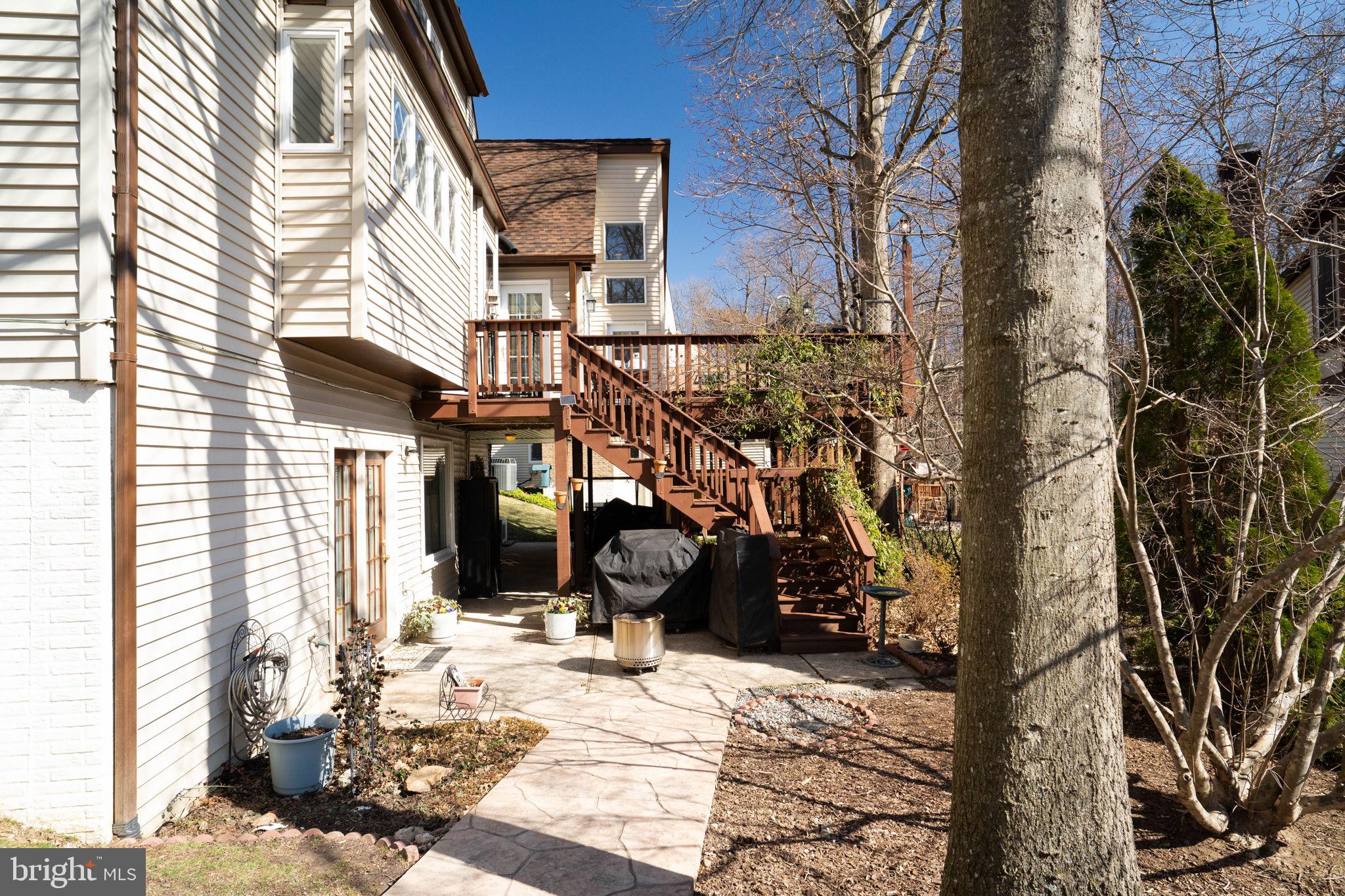 9403 Wooded Glen Ave