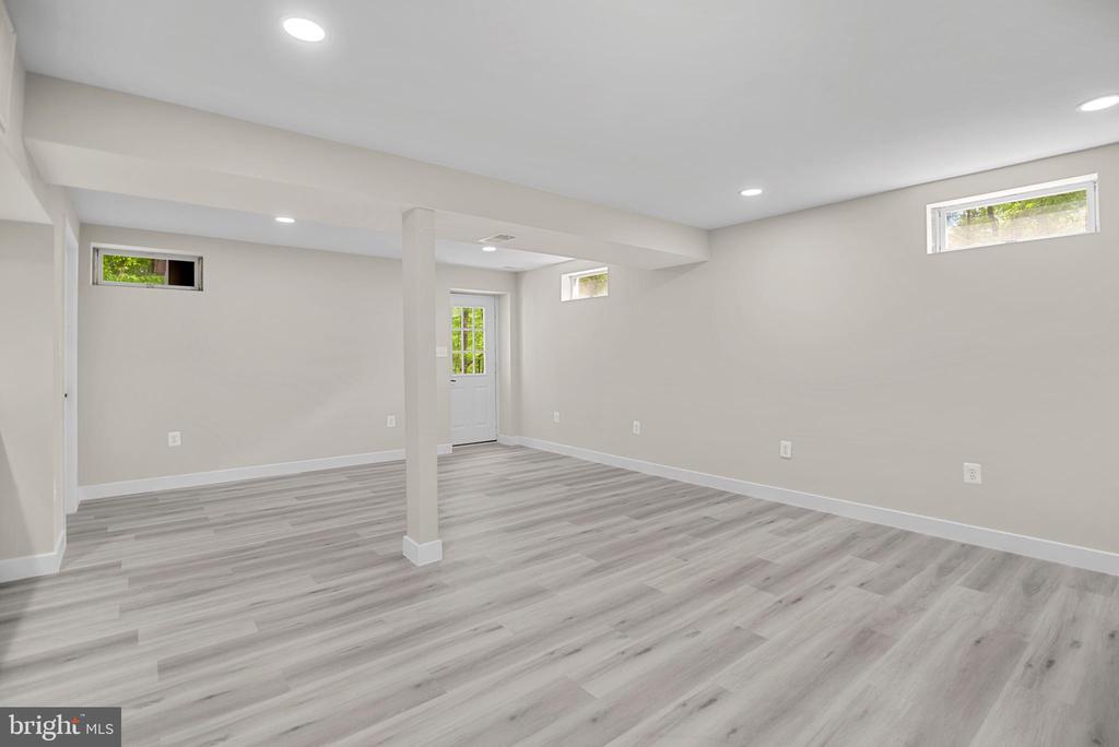 7313 Bonniemill Ln
