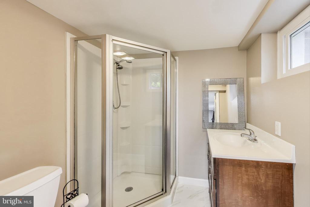 5523 Ventnor Ln