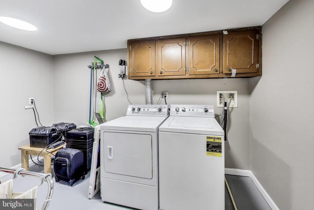 5523 Ventnor Ln