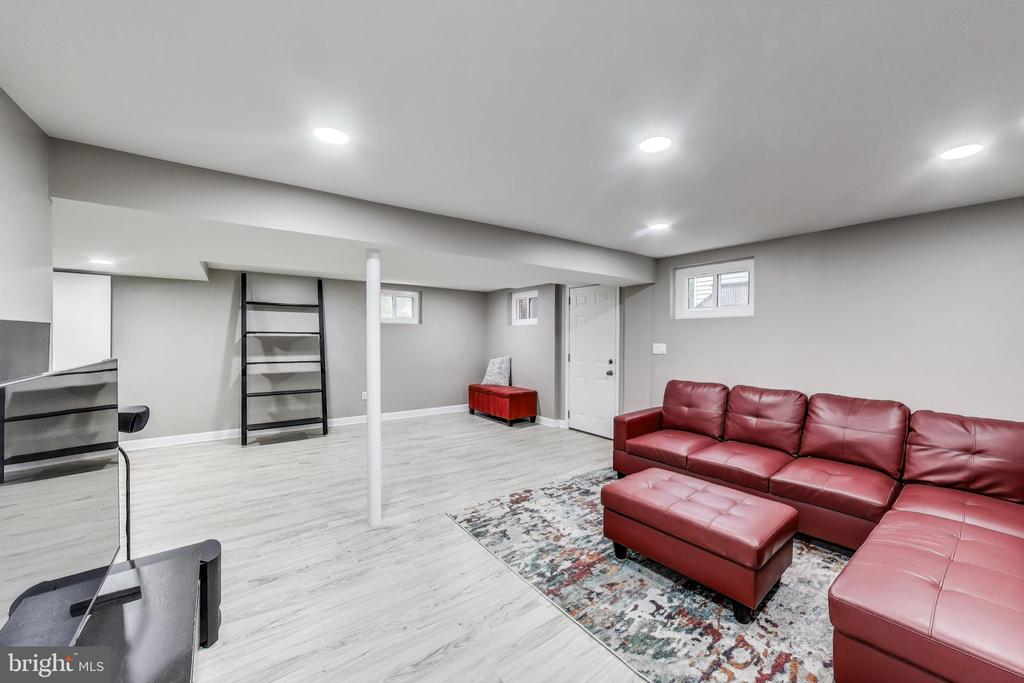 5523 Ventnor Ln