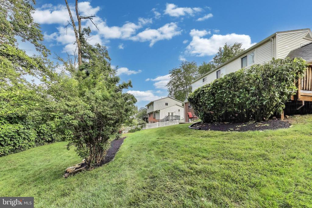 5523 Ventnor Ln