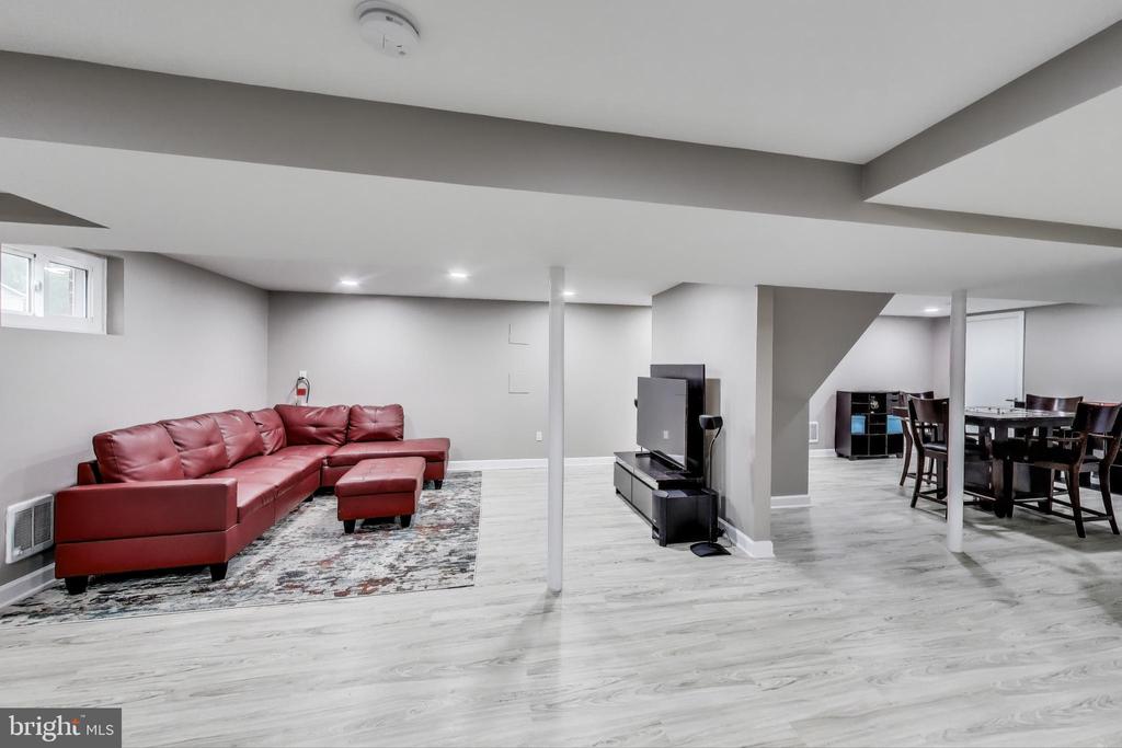 5523 Ventnor Ln