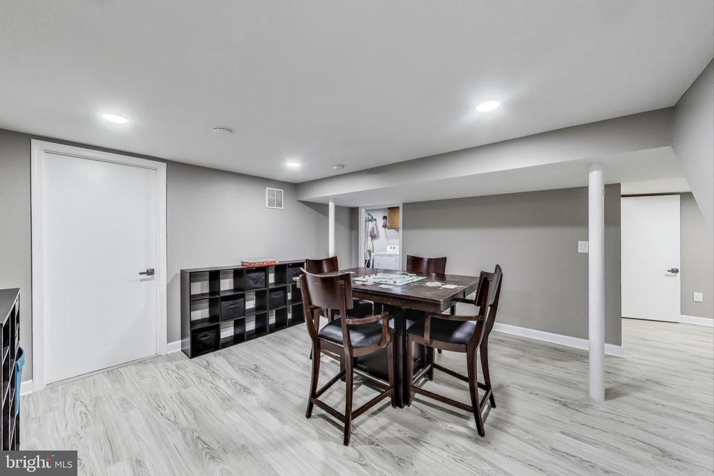 5523 Ventnor Ln