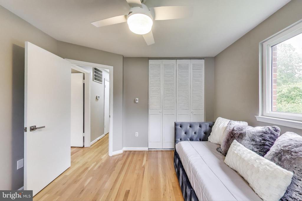 5523 Ventnor Ln