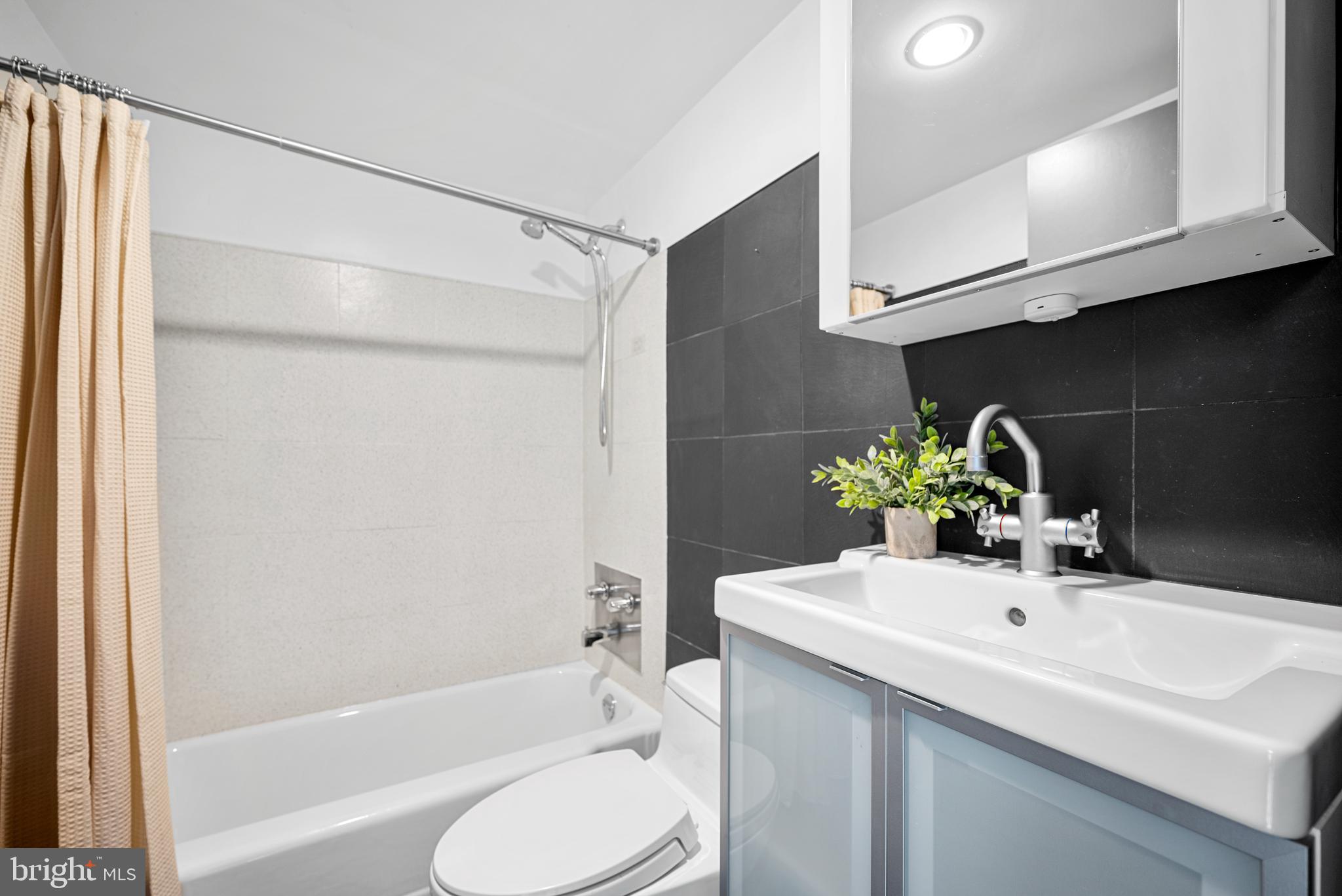 6631 Wakefield Dr #209