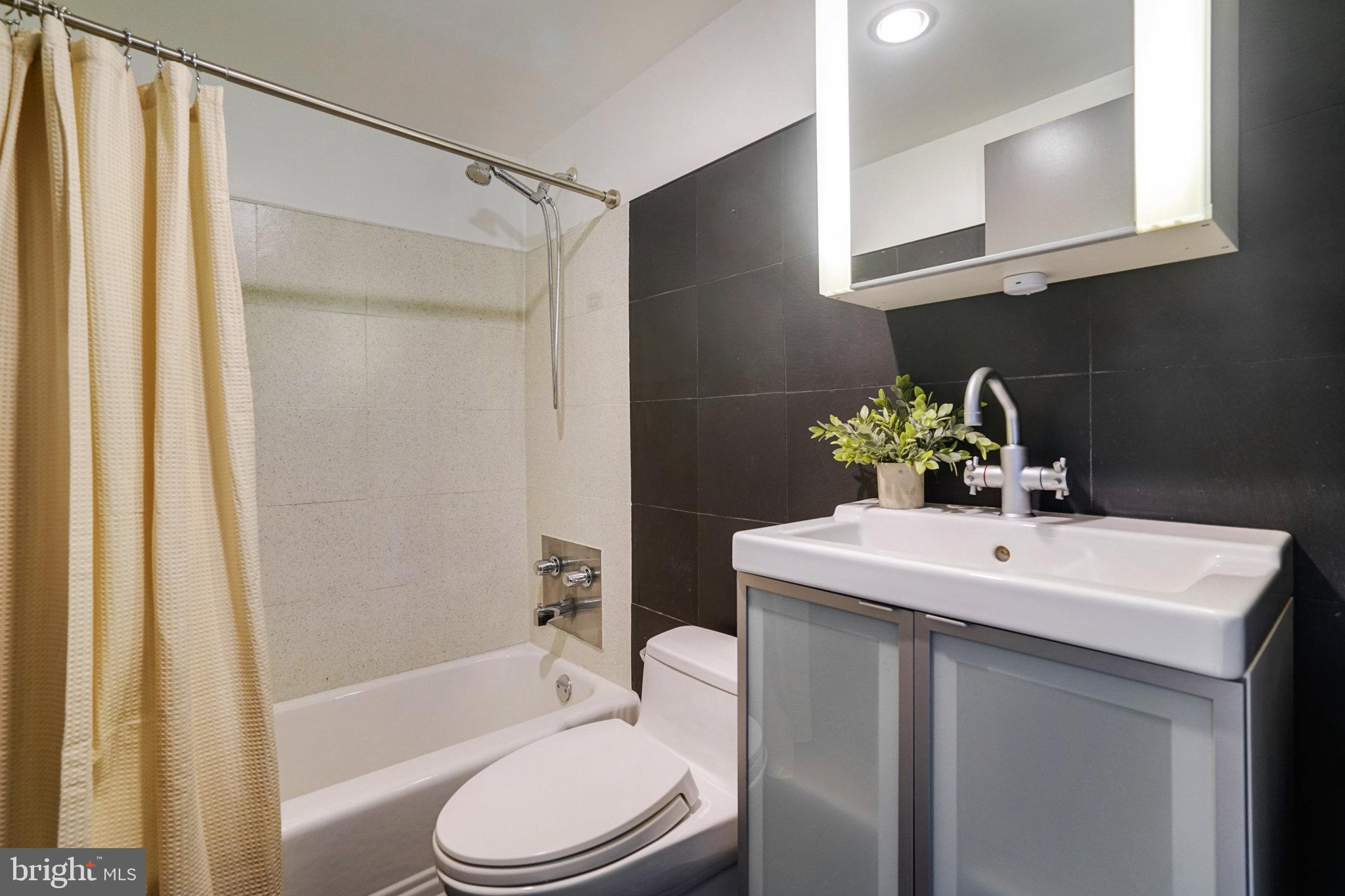 6631 Wakefield Dr #209