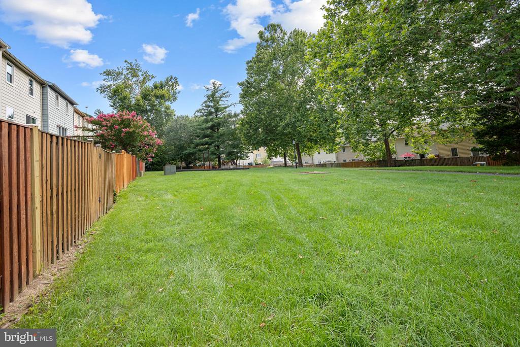 8220 Stationhouse Ct