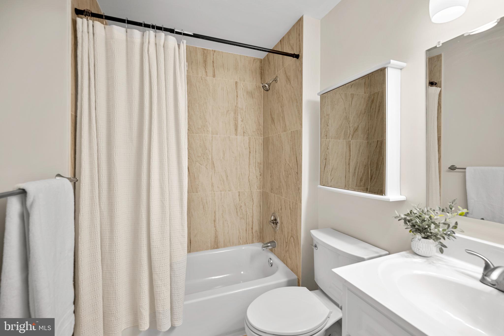 8220 Stationhouse Ct