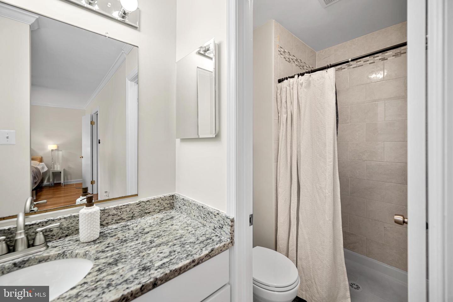 8220 Stationhouse Ct