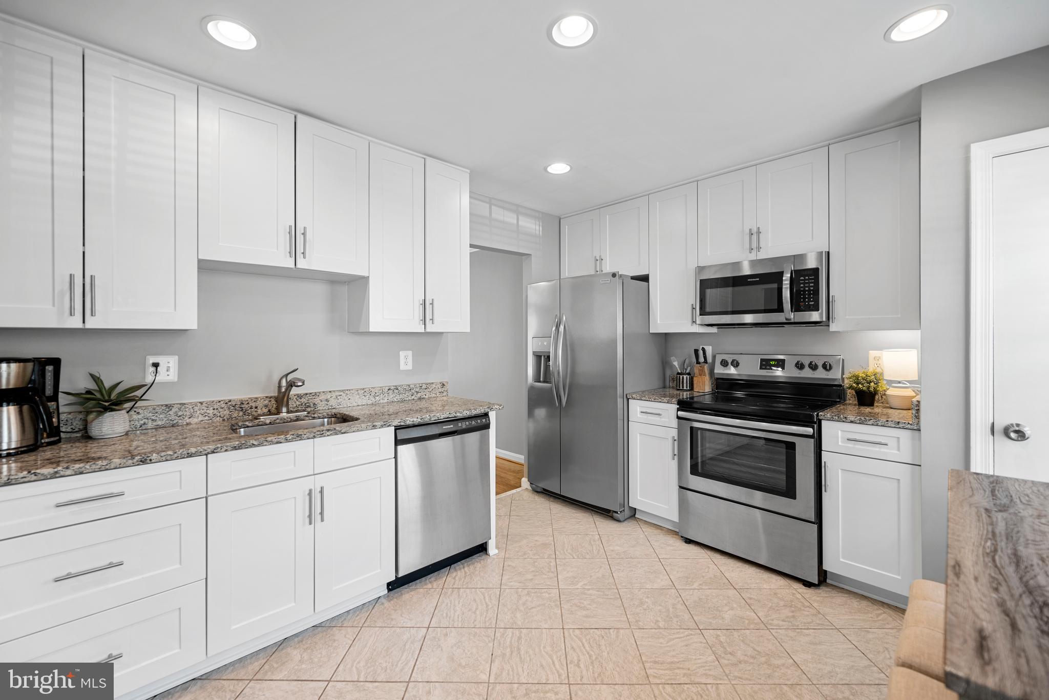 8220 Stationhouse Ct