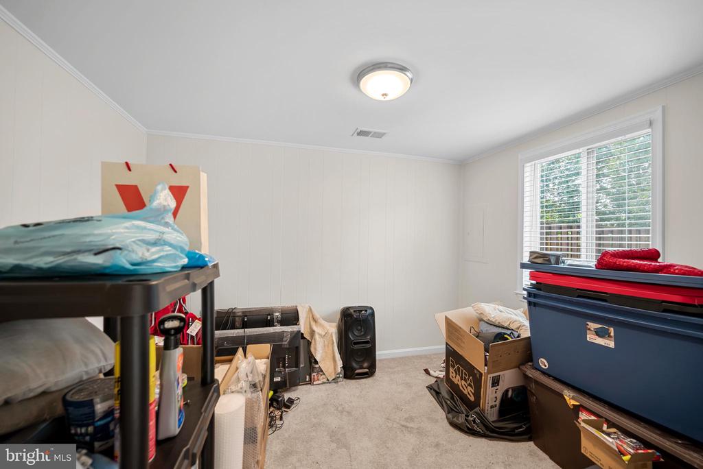 8220 Stationhouse Ct
